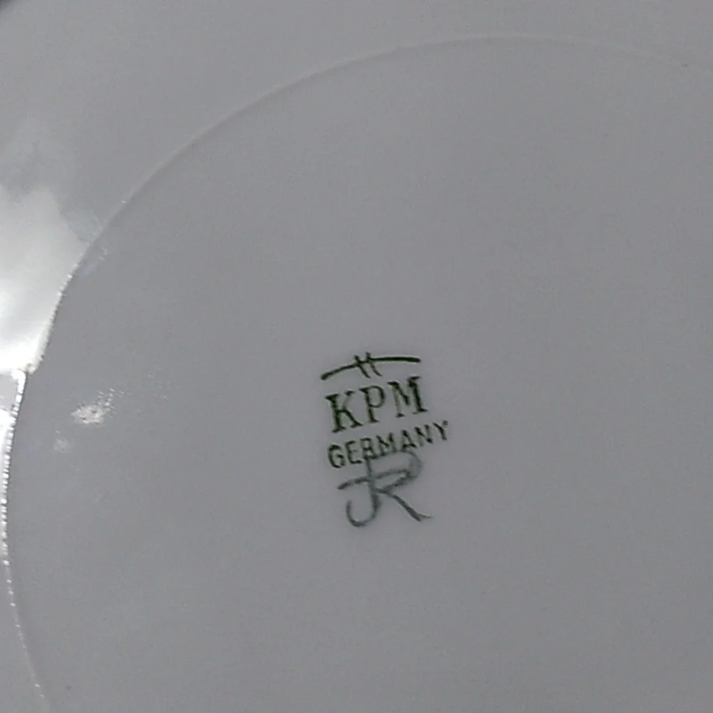 KPM decorative 9.5 in. porcelain hand painted plate with gold band, 1909-27. - Picture 3 of 4